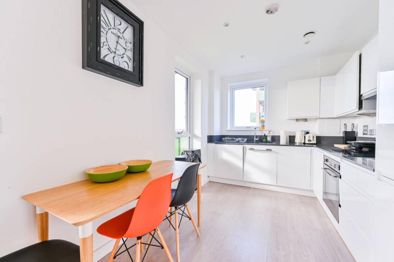 2-bed Only 15 Mins From Lejlighed *