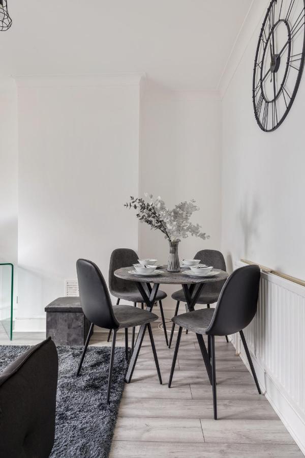 Beautifully Modern 2-bed W/garden Appartamento *