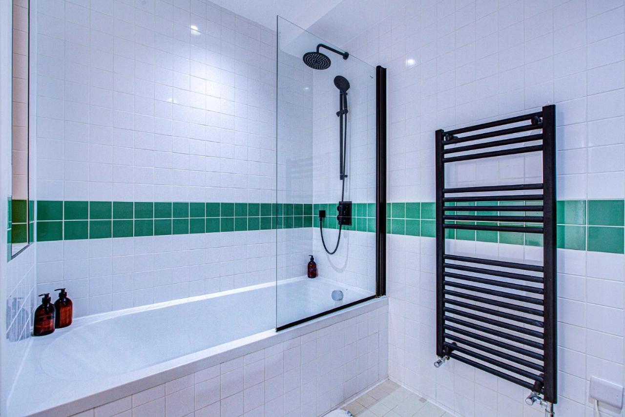 Charming 1br In A Gated Complex And A Short Walk From Queens Park Tube Londen