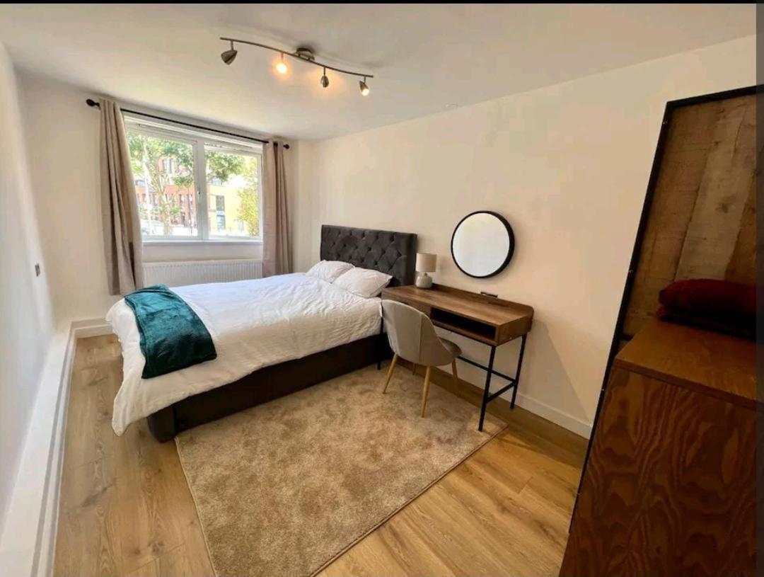 Lägenhet Lovely 2br In Bow, E3 London