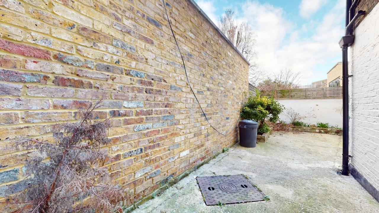 Feriehus Cheerful 4 Bedroom Victorian House With Back Courtyard *