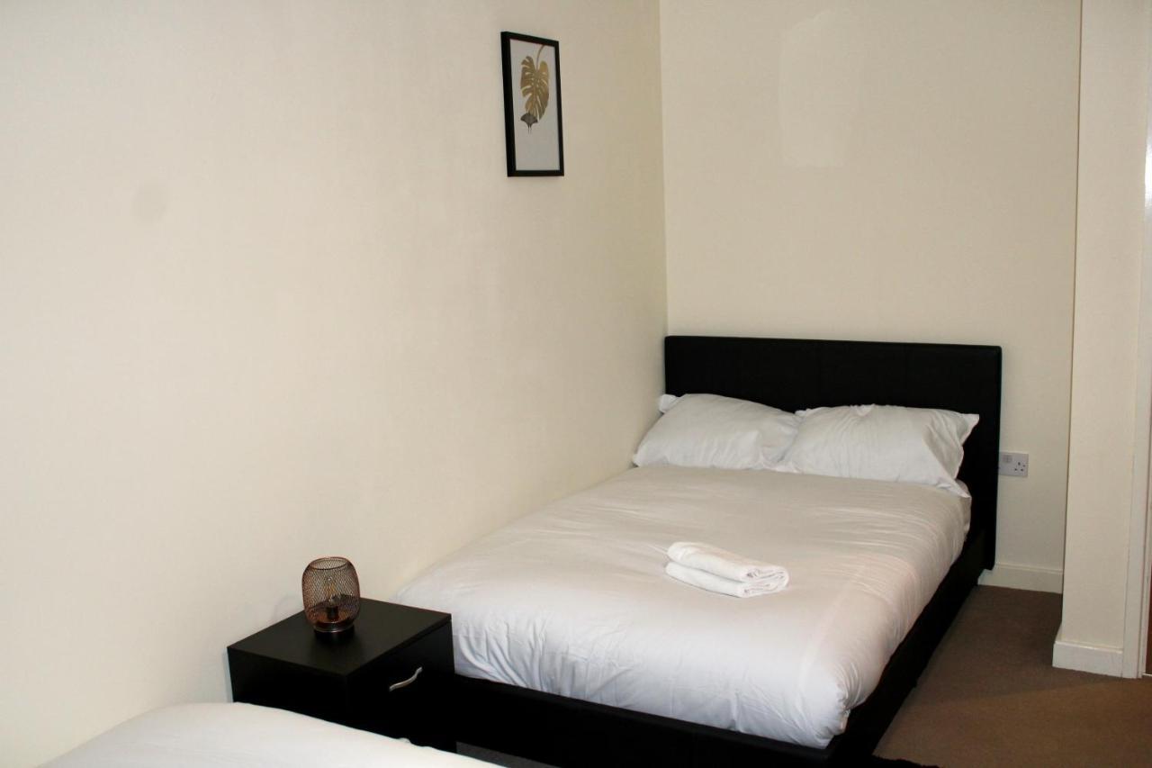 Glamorous Two Bed Flat Lägenhet