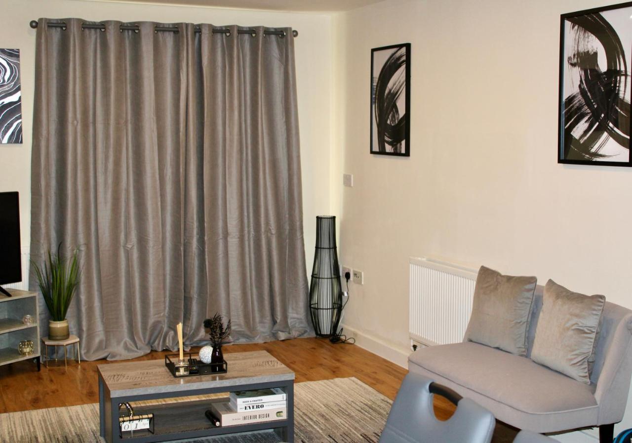 Glamorous Two Bed Flat Lägenhet *