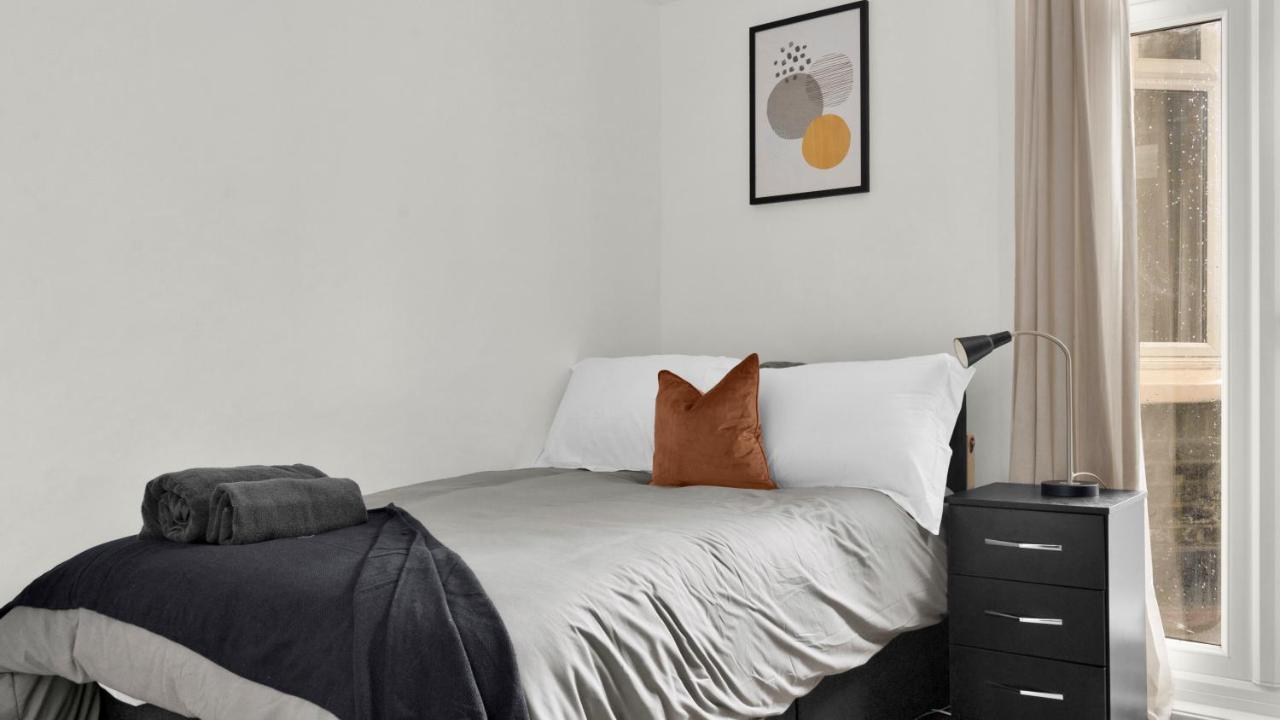 Livestay-4 Bed 2 Bath House With Private Garden Feriehus
