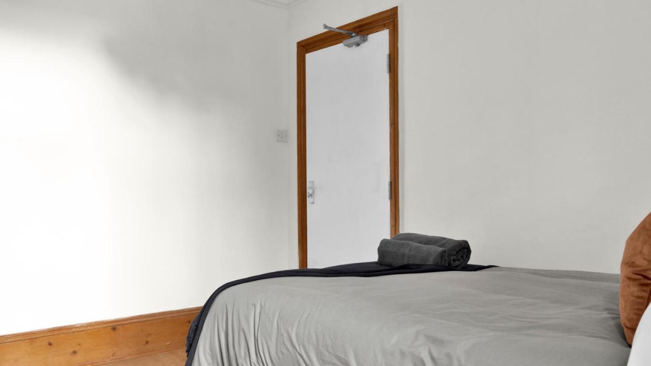 Feriehus Livestay-4 Bed 2 Bath House With Private Garden