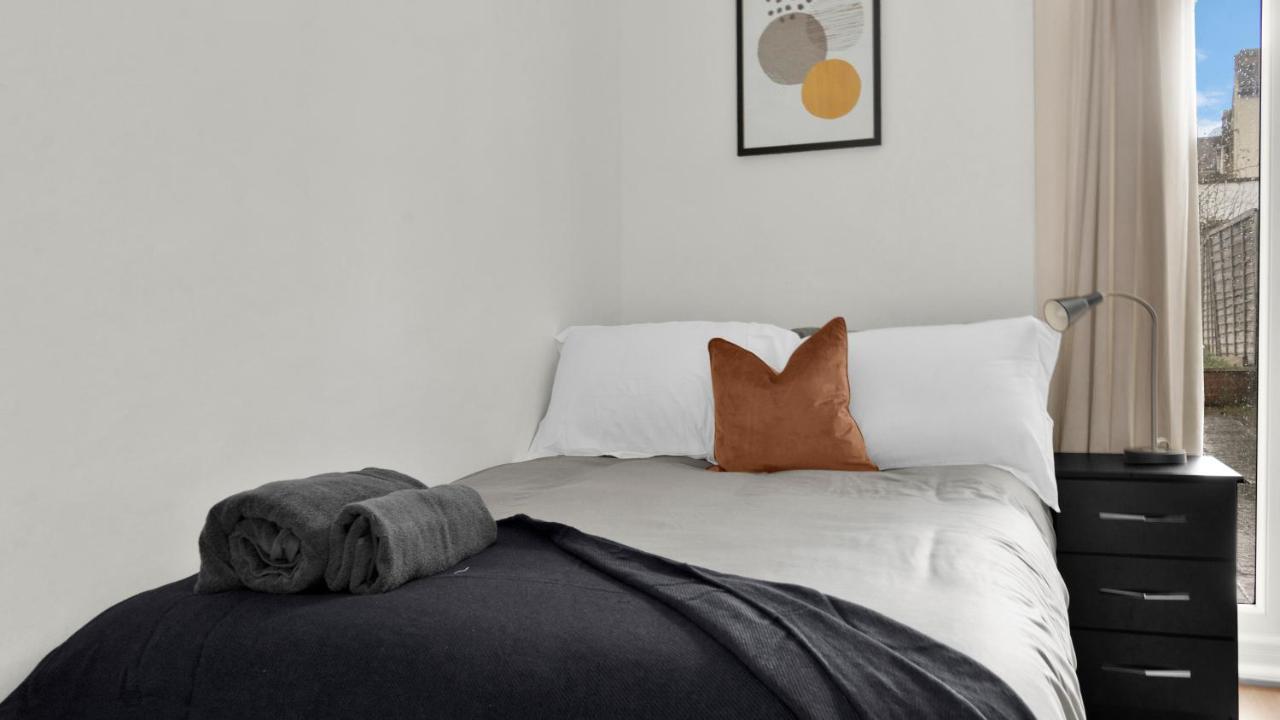 Livestay-4 Bed 2 Bath House With Private Garden Feriehus *