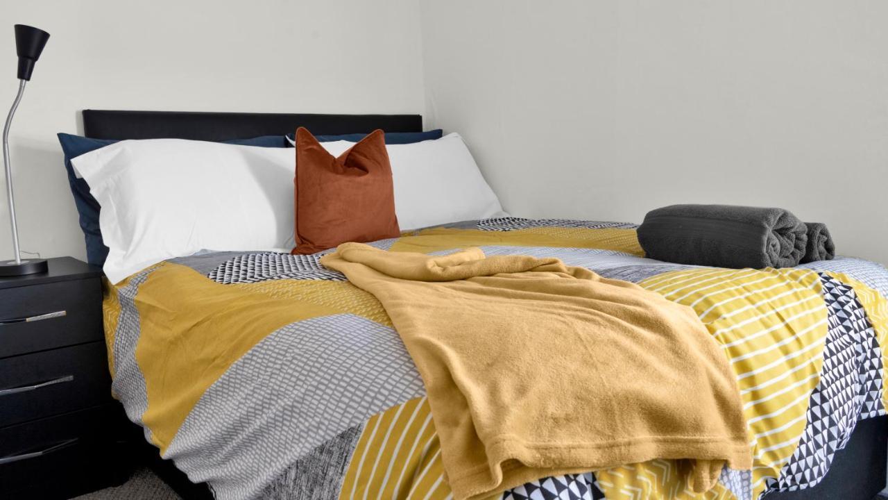 Livestay-4 Bed 2 Bath House With Private Garden Feriehus