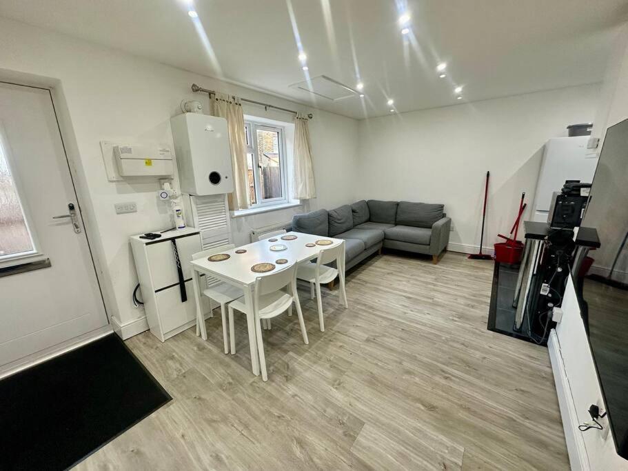 Casa vacanze 2 Bedroom House,brownhillrd Se6 Londra