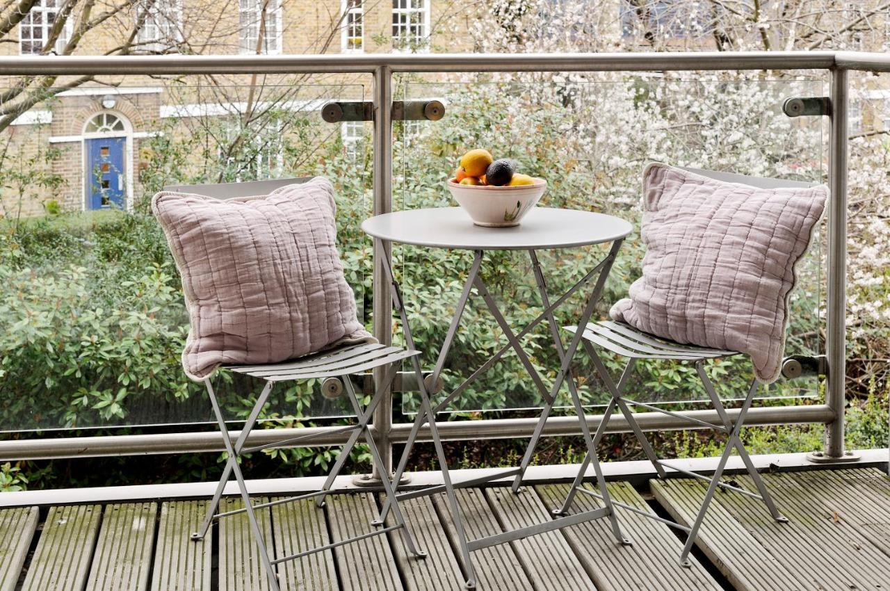 Lägenhet Large One Bedroom Flat With Balcony Close To The By Underthedoormat London