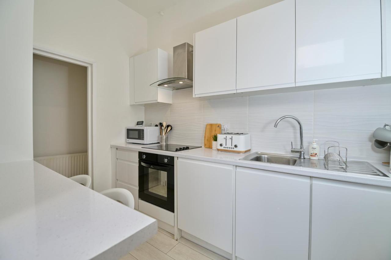 Fabulous 3 Bed Nw With Private Garden Appartement *