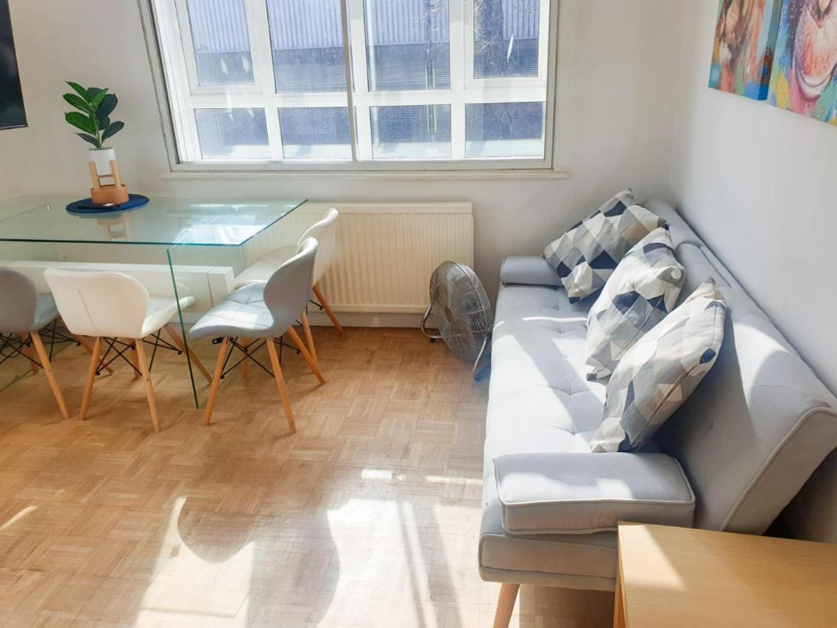 Eversholt Flats Apartment