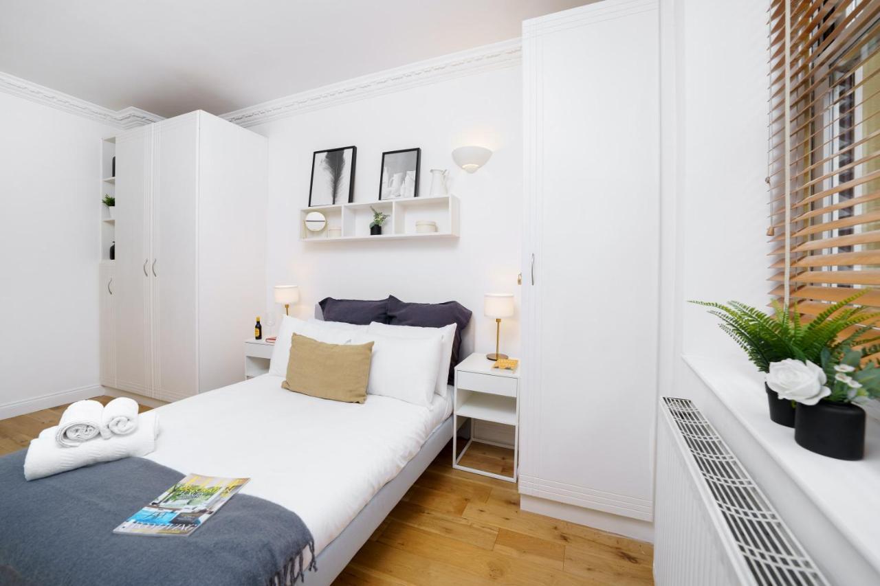 Lägenhet 2 Bedr, 3 Beds, 1 Bath Thames, Trafalgar Sq London