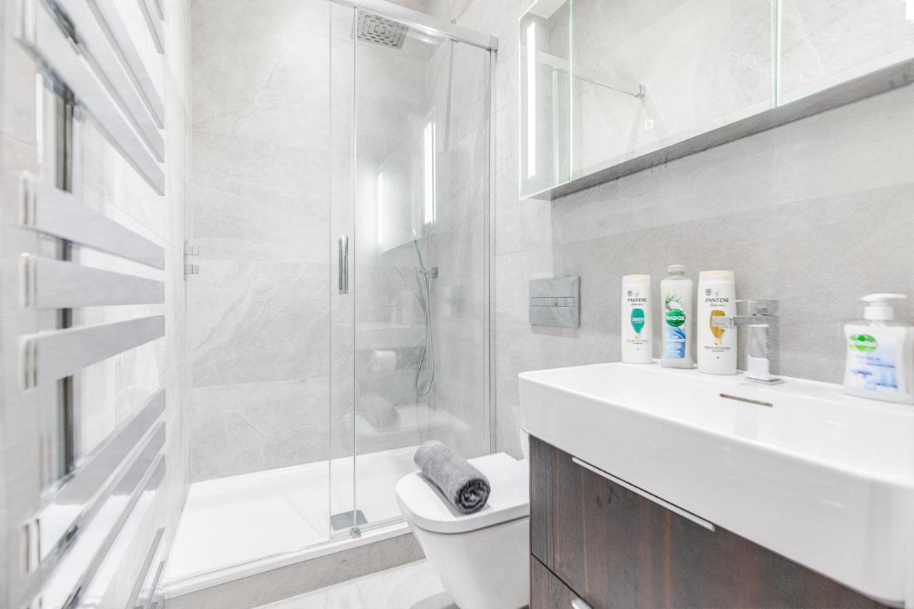 Private And Luxury In Central Leilighet