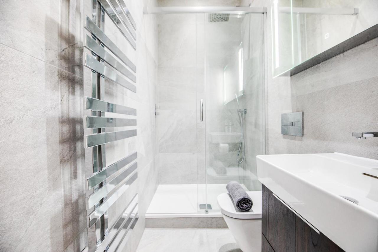 Private And Luxury In Central Leilighet London