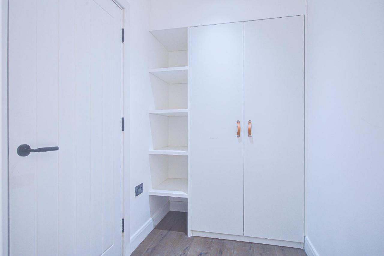 Lägenhet Beautiful 3-bedroom House Just Minutes From Queen's Park Tube London