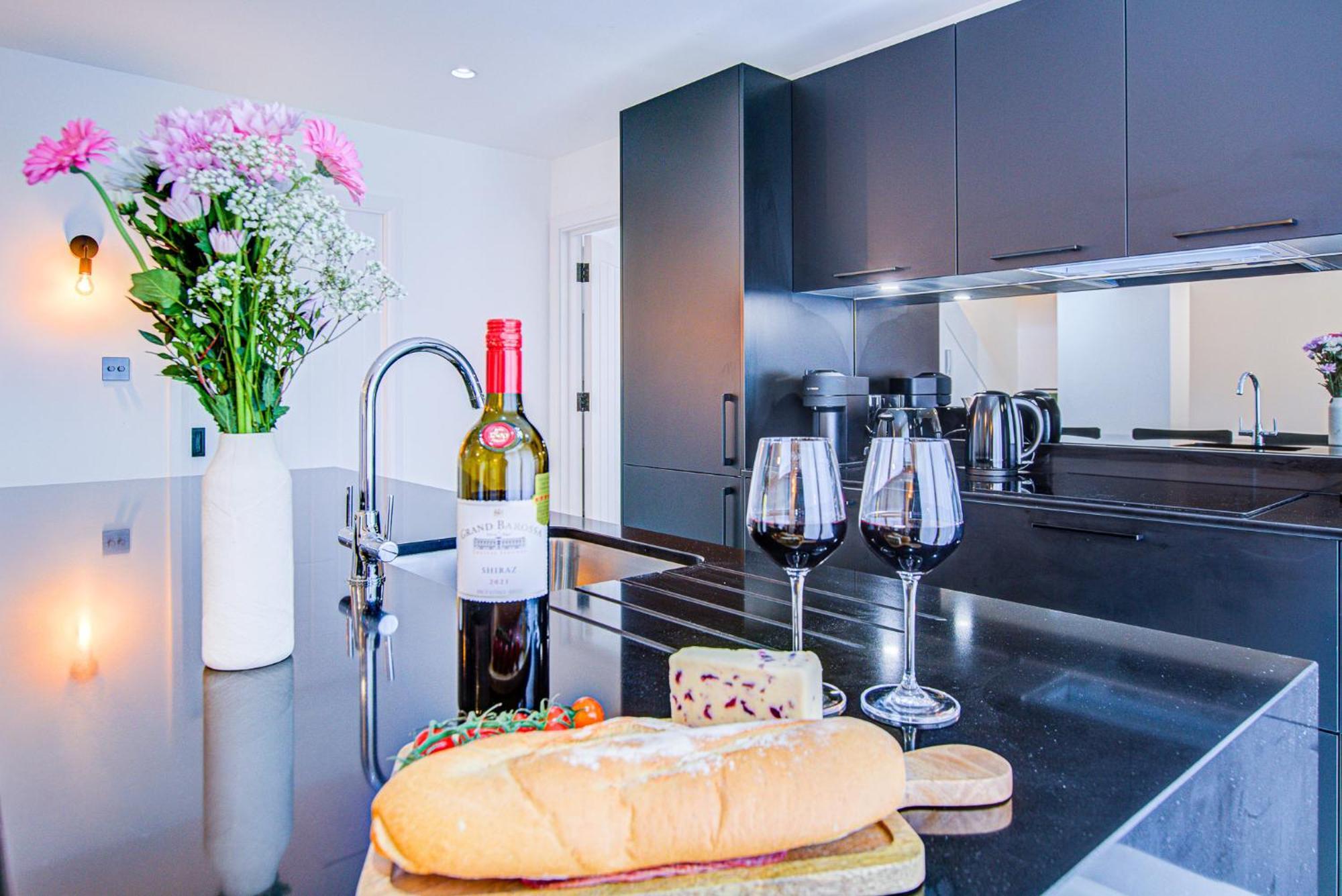 Beautiful 3-bedroom House Just Minutes From Queen's Park Tube Lägenhet London