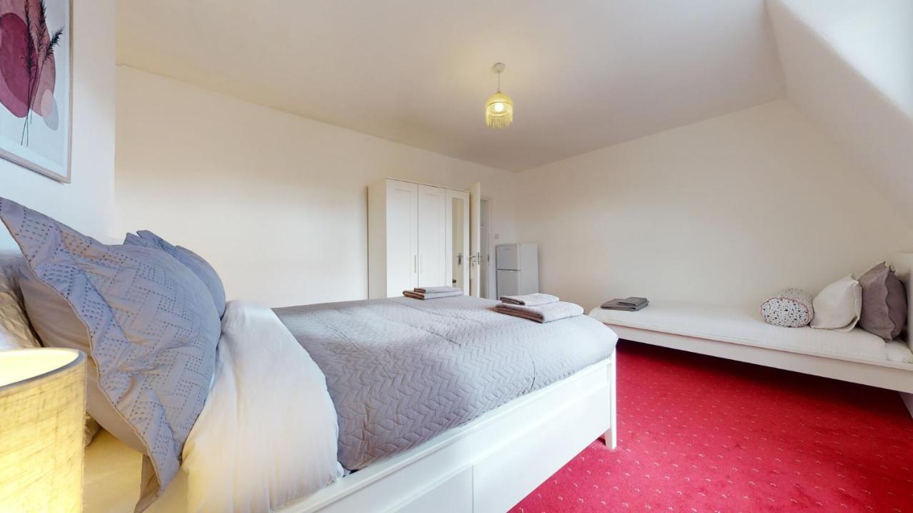 Cheerful 4 Bedroom Victorian House With Back Courtyard Feriehus *