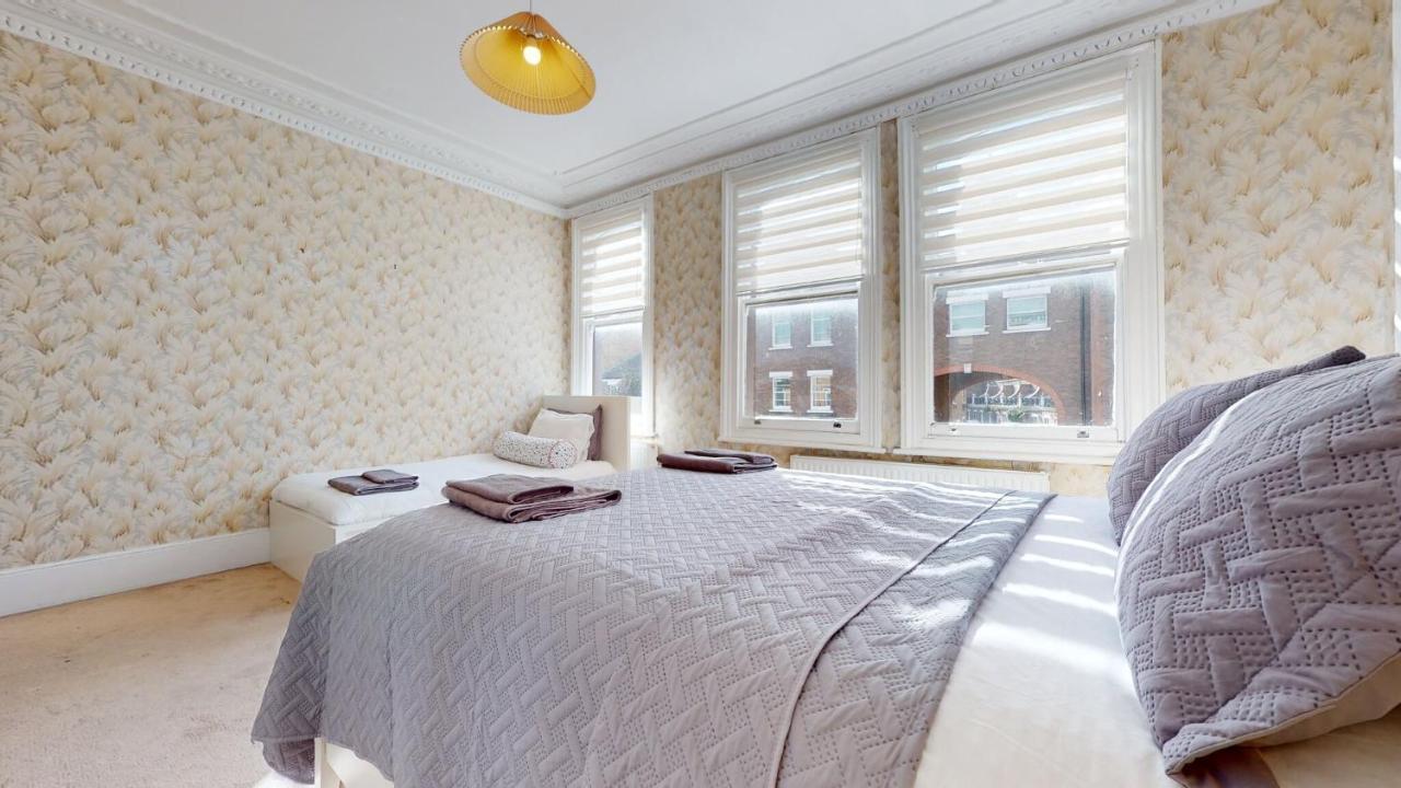Feriehus Cheerful 4 Bedroom Victorian House With Back Courtyard *