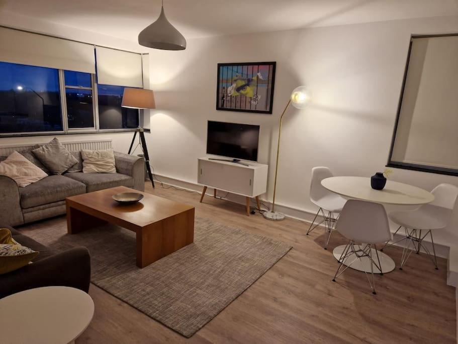 Newly Renovated Apartment! Lejlighed *