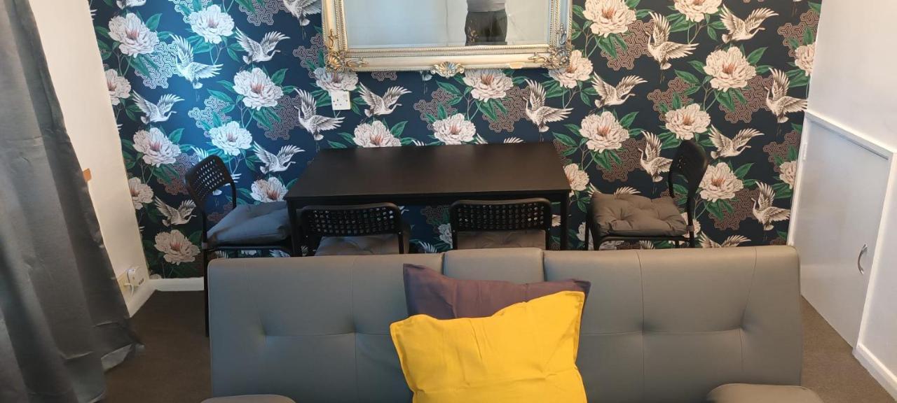 Zone 2, 2 Bedroom House * Londen