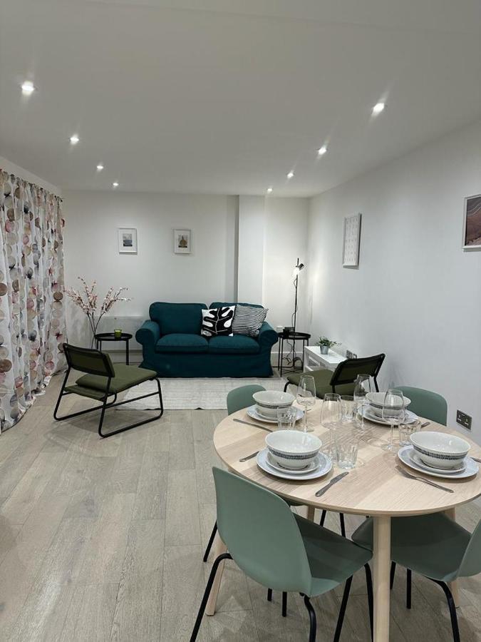 Gorgeous New 2 Bed Flat - 2 August House Leilighet London