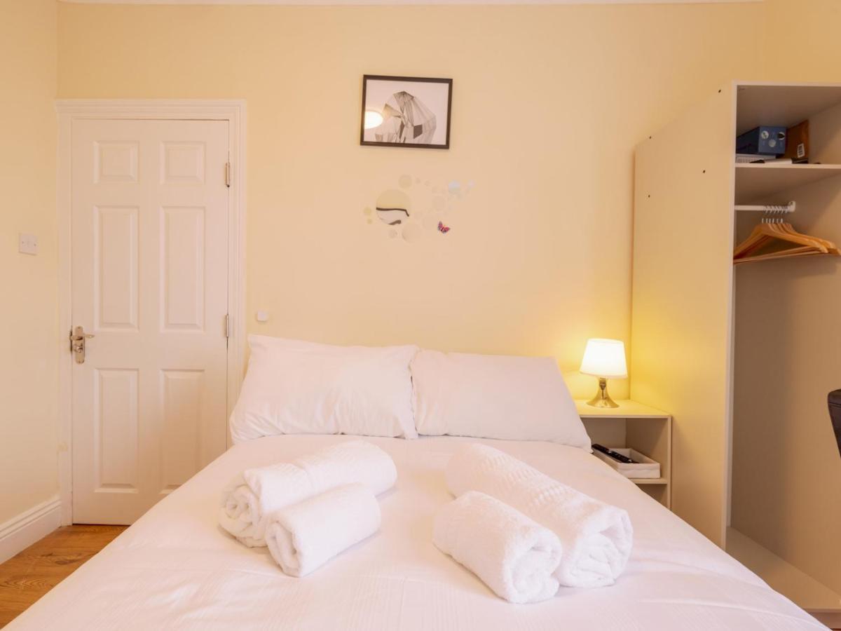 Pass The Keys Flat 3 And 4 Floor Comfy Two Studio Apartment *