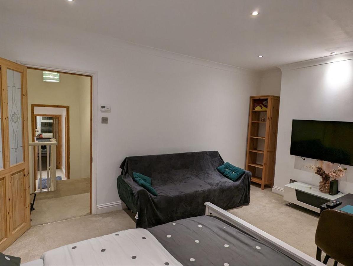 Lejlighed Fully-equipped Flat In The Of London. *