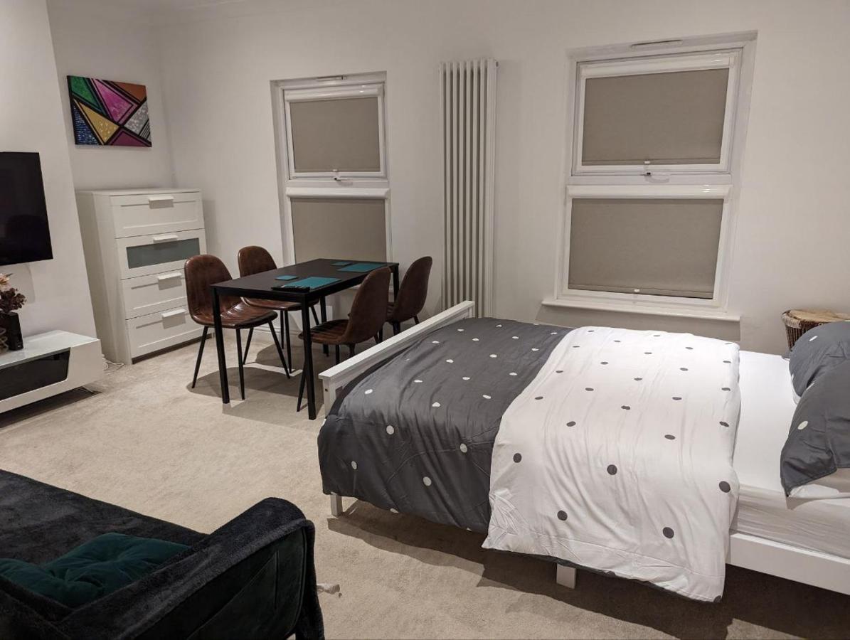 Lejlighed Fully-equipped Flat In The Of London. *