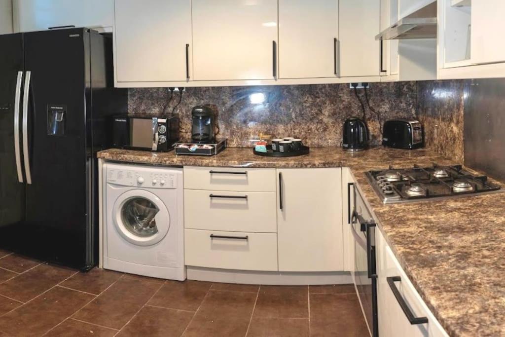 Unique 3bd Flat King Size Bed Londen