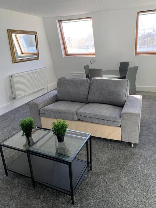 Earls Court - Fourth Floor No Lift Apartment
