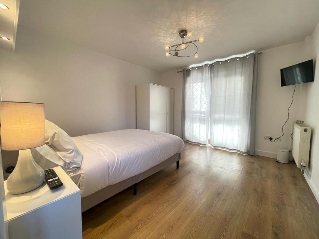 Deluxe Spacious In Beckton Homestay London
