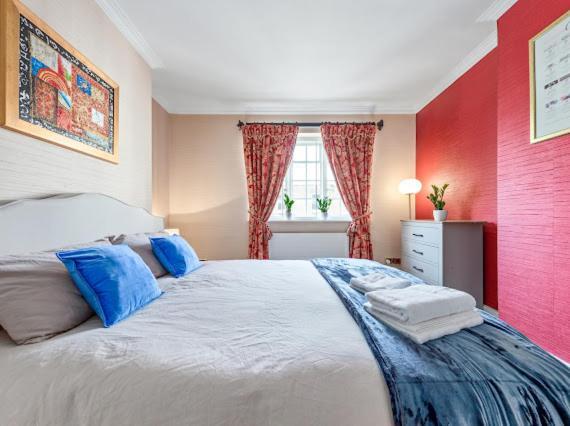 The Mayfair Large Snug London
