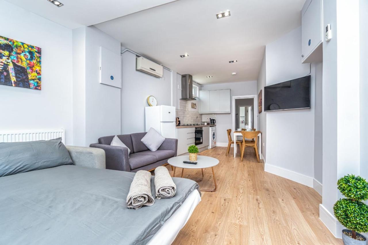 Modern In East * London