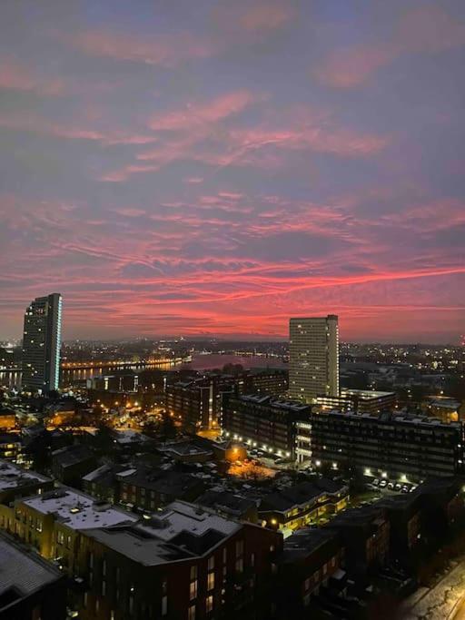 Appartamento Riverview Amazing 2bed 2bath Apt Wparking Sleeps 6 Comfortably Londra