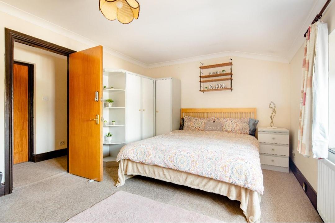 Gasthuis Spacious 2 Mins From Station