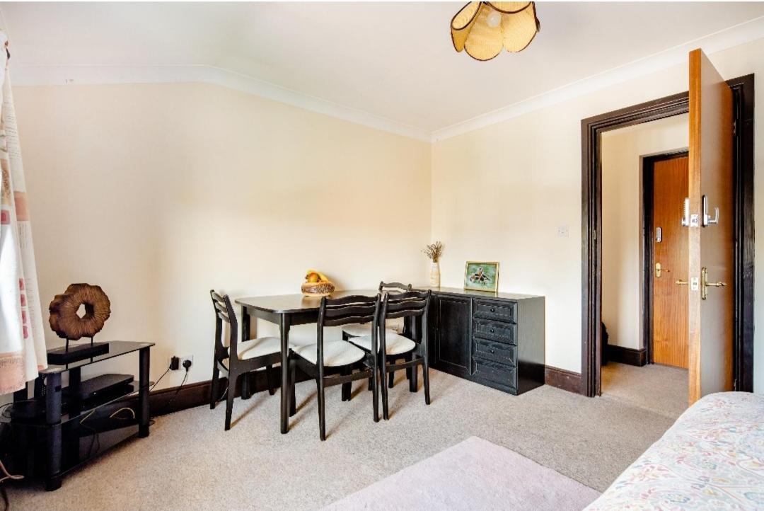 Spacious 2 Mins From Station Gasthuis *
