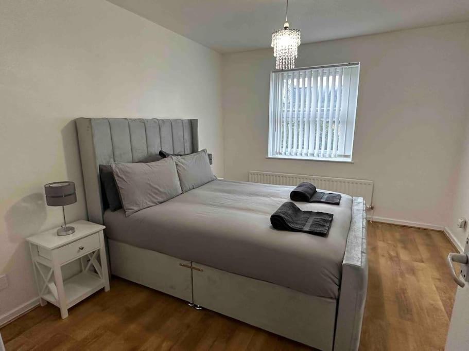 New! 4 Bedroom House With Garden And Lawn * London
