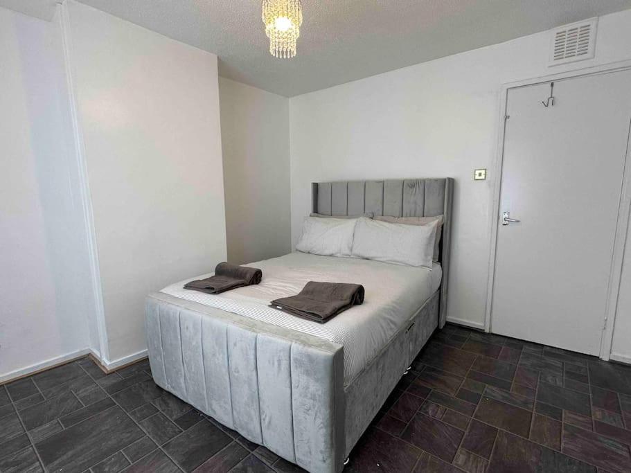 Ferienhaus New! 4 Bedroom House With Garden And Lawn