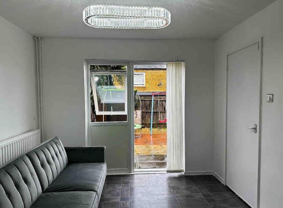 New! 4 Bedroom House With Garden And Lawn * London