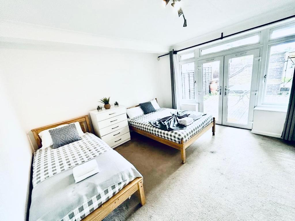 Homestay Up To 3 People, In A Share House With Private Garden Access