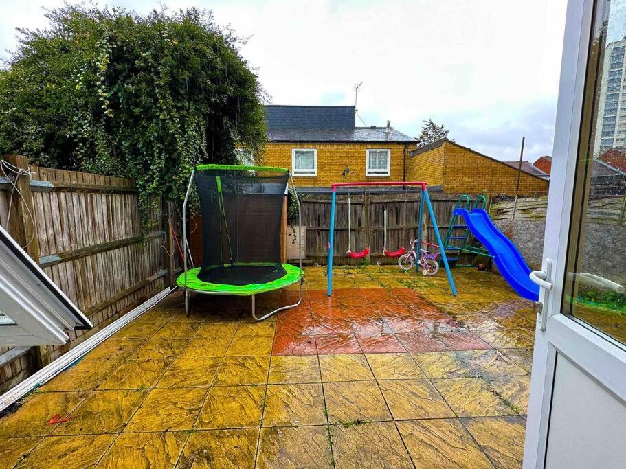 New! 4 Bedroom House With Garden And Lawn London