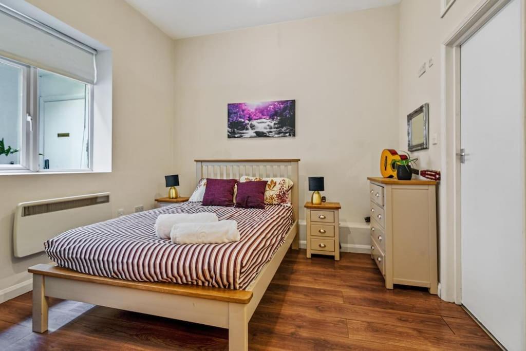 Two Bedroom With Patio Close To Hyde Park Ed4 * Londra