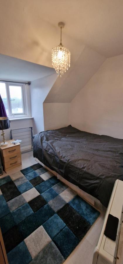 Cosy 2 Bedroom Flat - Sleeps 6 People - Close To Lewisham Dlr/train Station Appartement Londres