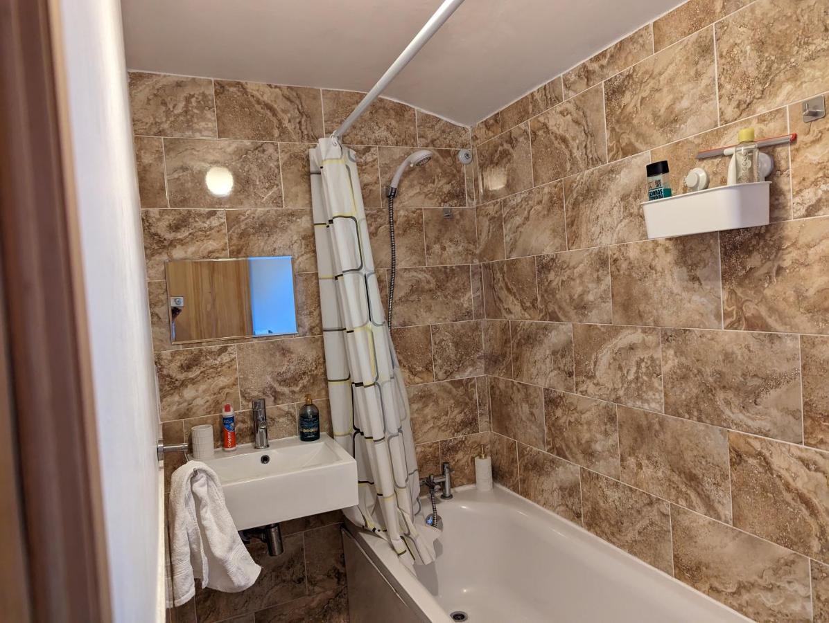 Lejlighed Fully-equipped Flat In The Of London. London