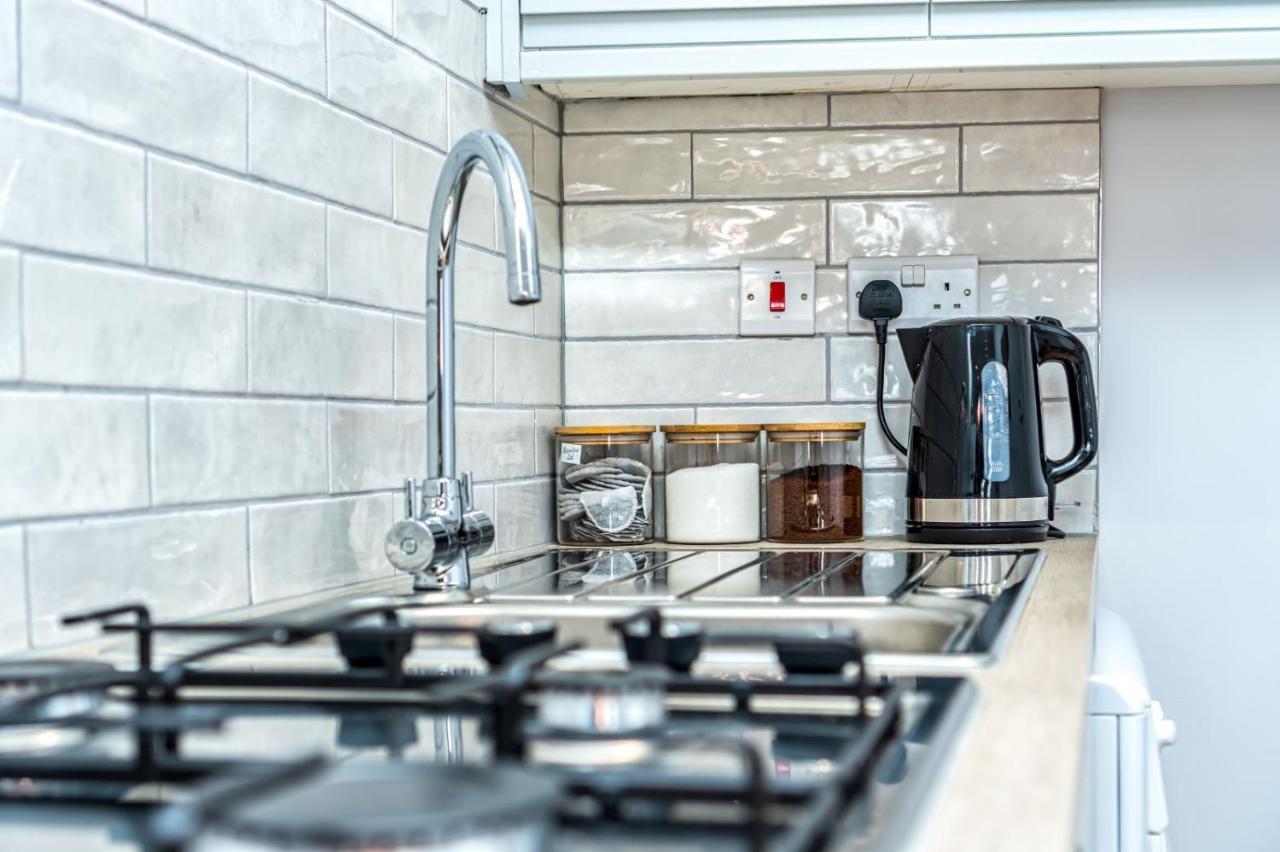 Modern In East Apartment *
