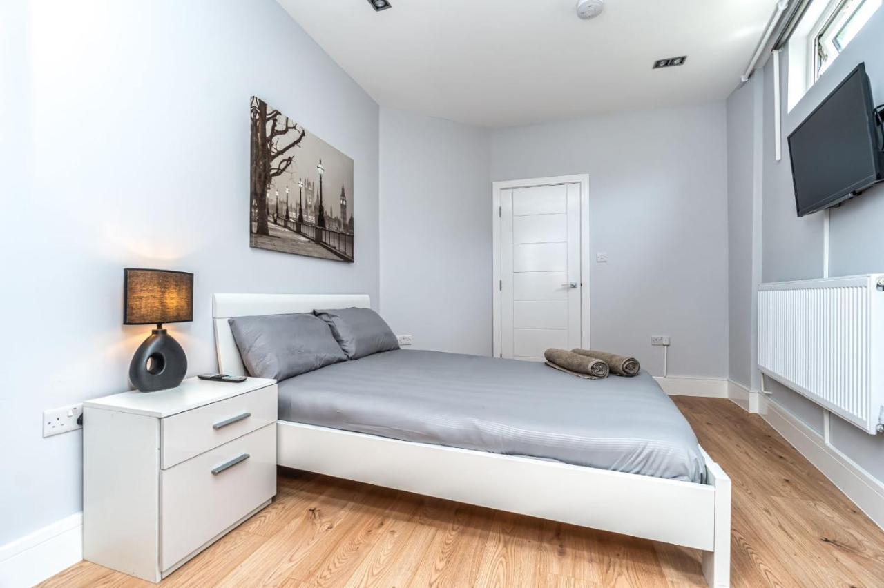 Modern In East Apartment London