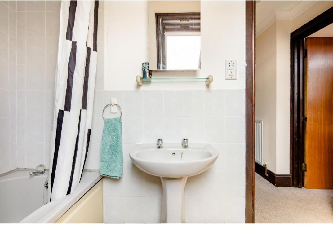 Spacious 2 Mins From Station Gasthuis *