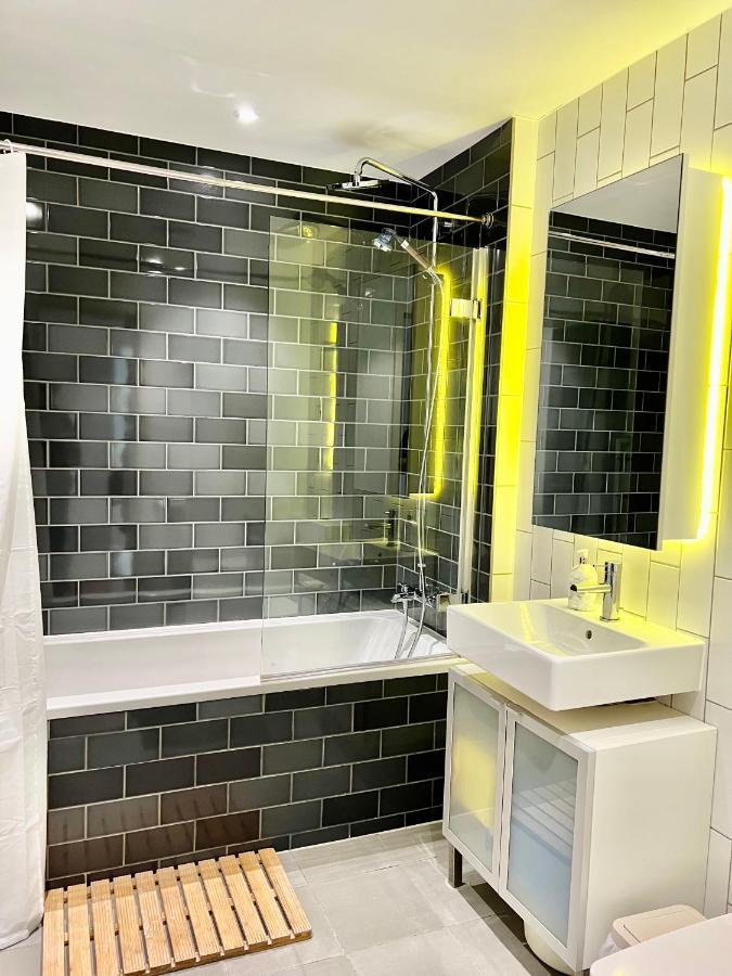 Luxury 2 Bedroom 2 Bathroom - City Airport Appartement