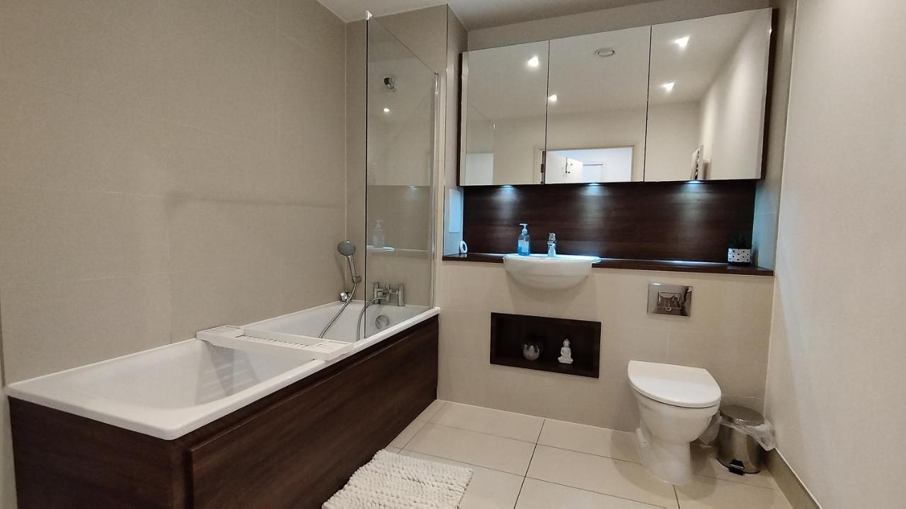 Riverview Amazing 2bed 2bath Apt Wparking Sleeps 6 Comfortably Appartamento Londra