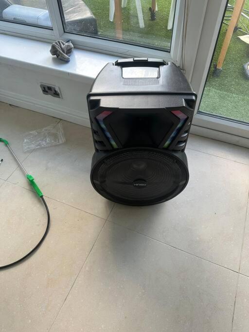 5 Bedroom House Se6 *